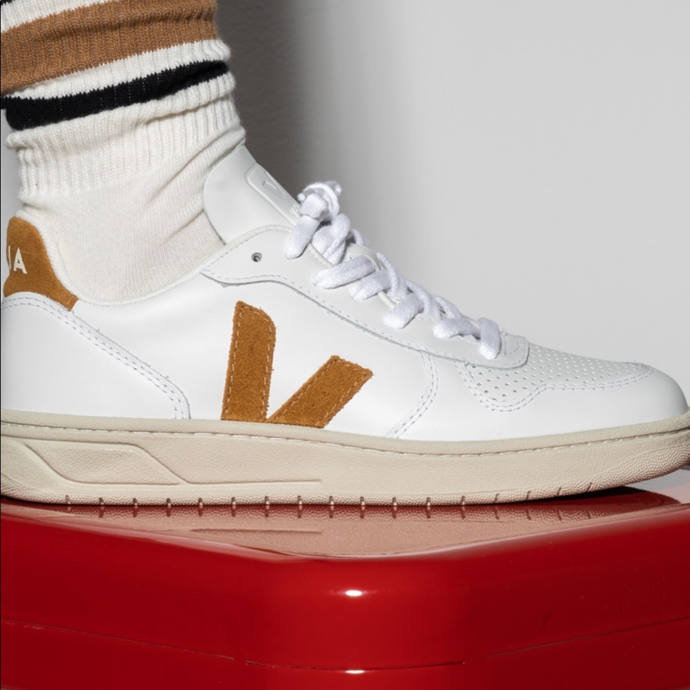 Veja wins V10 -white camel leather size (40) Eu